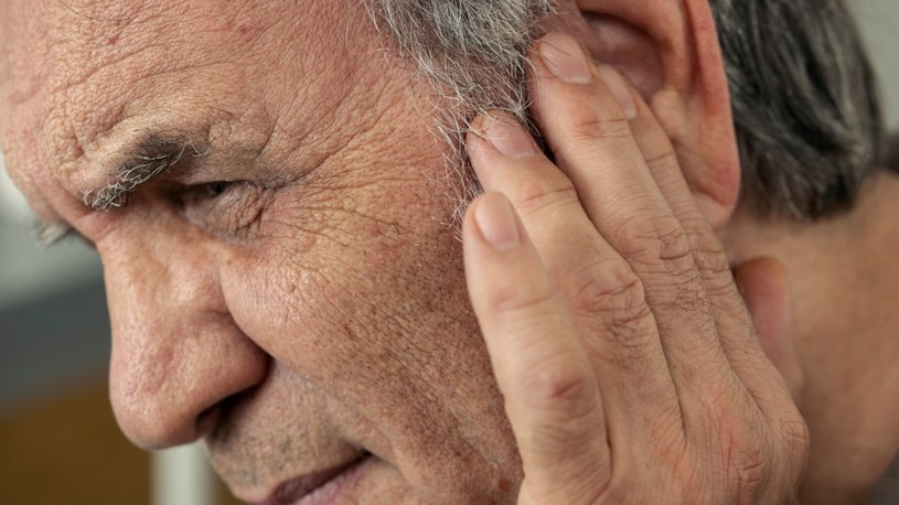 Niedosłuch, zakażenie lub trwałe uszkodzenie ucha. To tylko niektóre z poważniejszych skutków zaniedbywania higieny /123RF/PICSEL