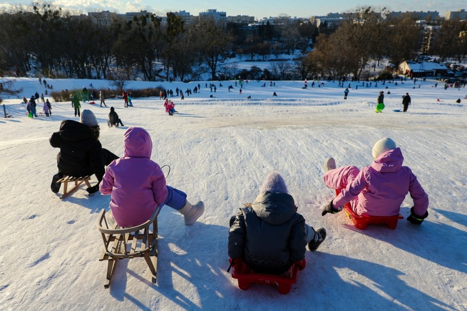 Niedziela na górce saneczkowej na Moczydle /Dawid Wolski /East News