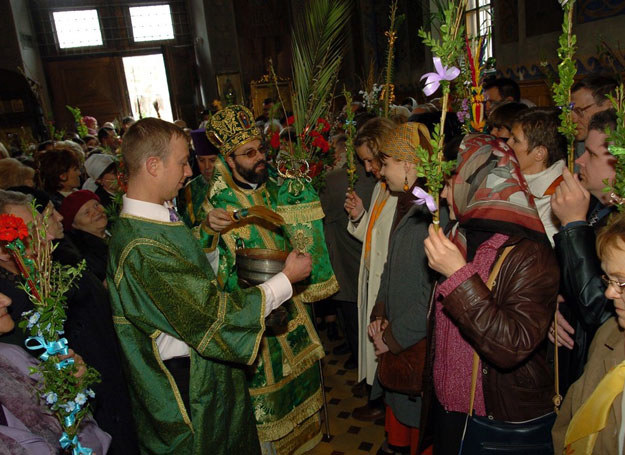 Niedziela Palmowa w Kościele Prawosławnym - świecenie gałązek brzozy /Stankiewicz/ Reporter /East News