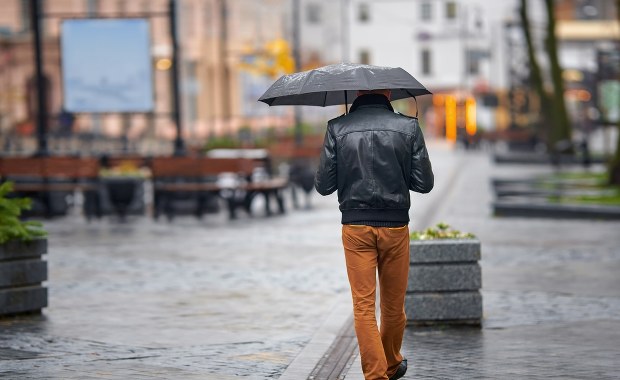 Niedziela z deszczem i burzami. Ostrzeżenia dla całej Polski
