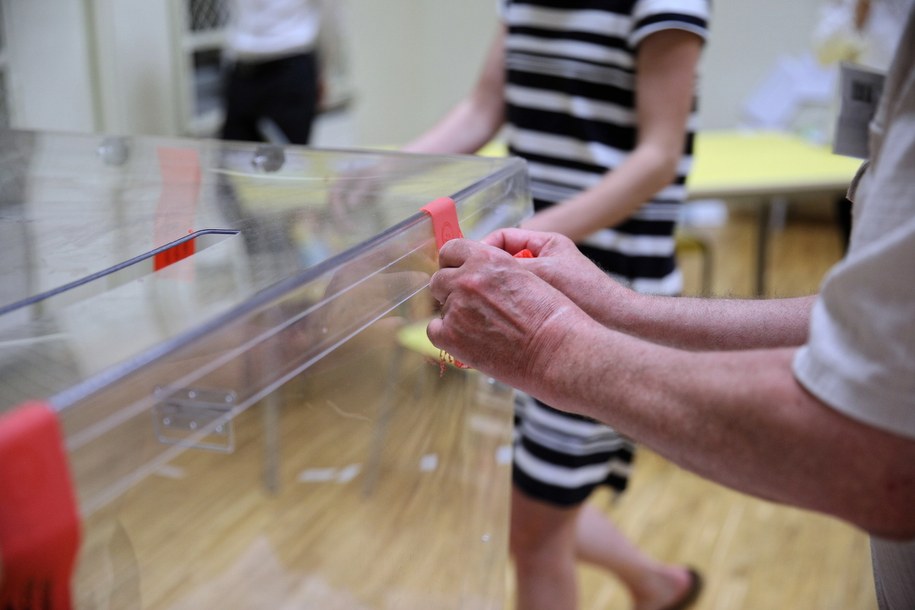 Niedzielne głosowanie potrwa do godz. 21 //Łukasz Gągulski /PAP