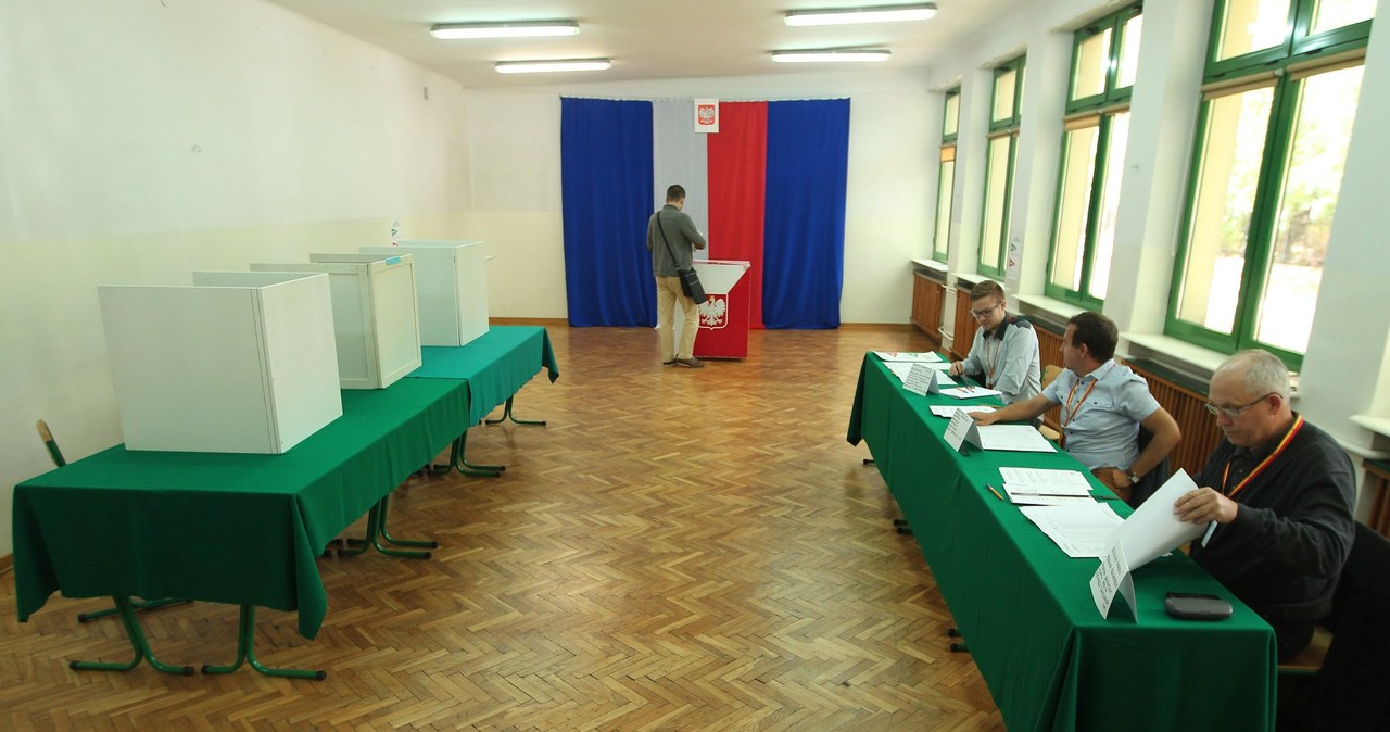 Niedzielne referendum okazało się porażką /Stanisław Kowalczuk /East News