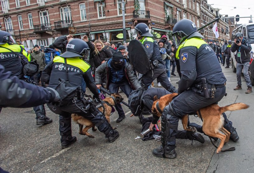 Niedzielne zamieszki w Amsterdamie /Charles M Vella/SOPA Images/LightRocket /Getty Images