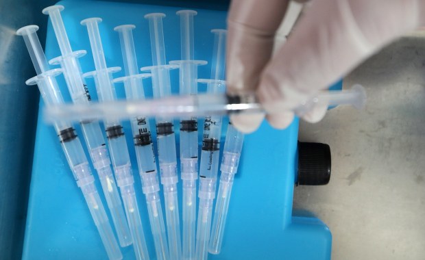 Niedzielski: Będziemy stosować szczepionkę Johnson & Johnson zgodnie z rekomendacjami EMA