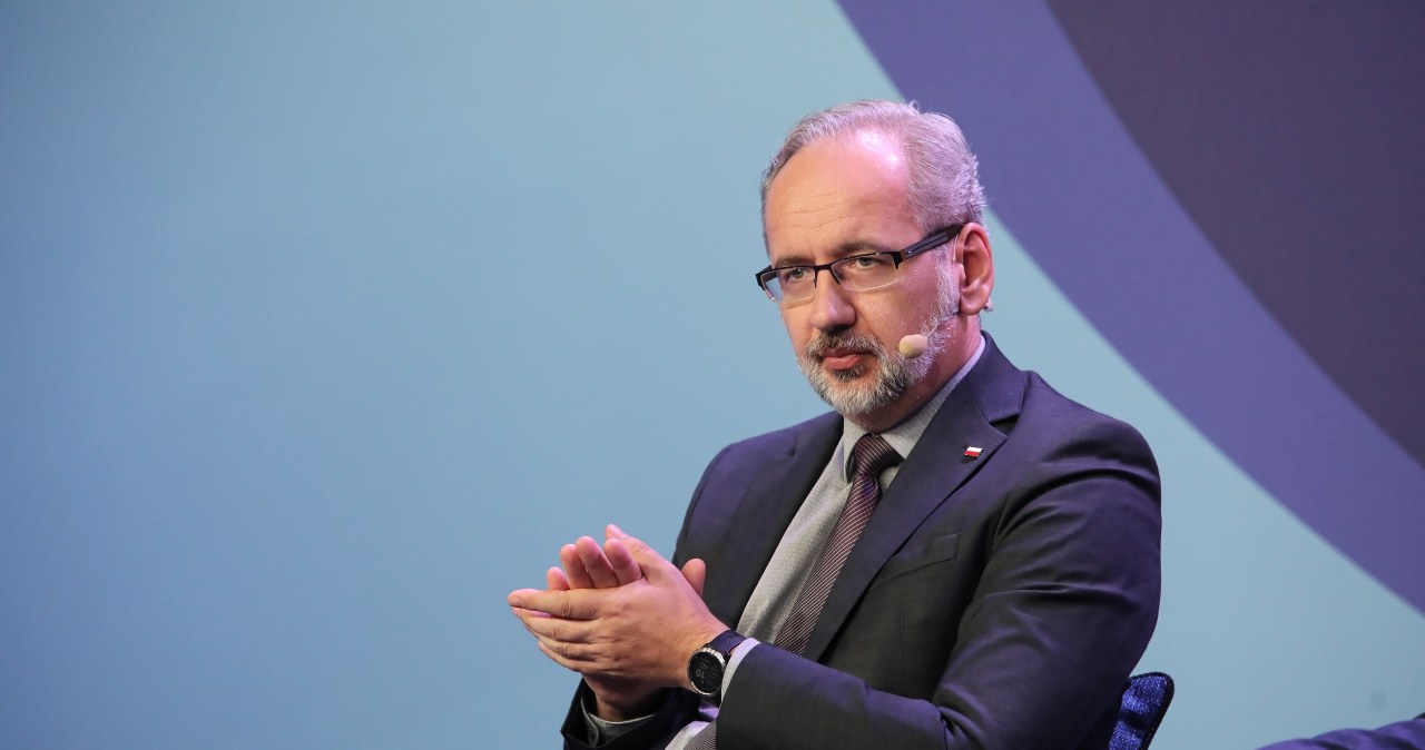 Niedzielski do Gądeckiego: Proszę przypomnieć wiernym o zasłanianiu ust i nosa