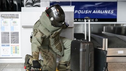 Niefrasobliwy podróżny zostawił na lotnisku w Balicach pustą walizkę  