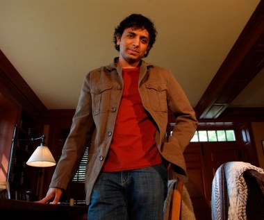 Niegdyś był znakomicie zapowiadającym się reżyserem. Jego nazwisko było na ustach wszystkich kinomanów. Jak to się stało, że w ciągu zaledwie kilku lat M. Night Shyamalan rozmienił karierę na drobne?