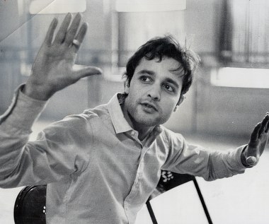 Niegdyś popularny aktor zaczął mieć lepszą passę w połowie lat siedemdziesiątych ubiegłego wieku. Wystąpił w sztuce "P.S. Your Cat Is Dead" w roli biseksualnego włamywacza, za co otrzymał świetne recenzje. Komedia okazała się bardzo popularna i pozwoliła aktorowi na przeprowadzkę do Los Angeles.