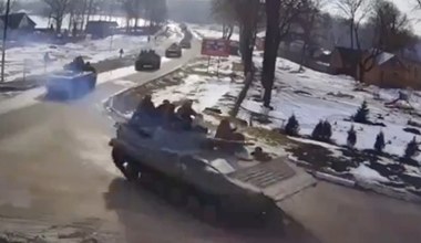 Niekończąca się kolumna rosyjskich pojazdów. Pokazano nagranie