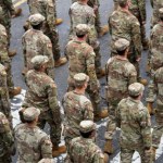 "Niekonstytucyjna inwazja". Setki żołnierzy na ulicach Chicago