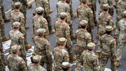 "Niekonstytucyjna inwazja". Setki żołnierzy na ulicach Chicago