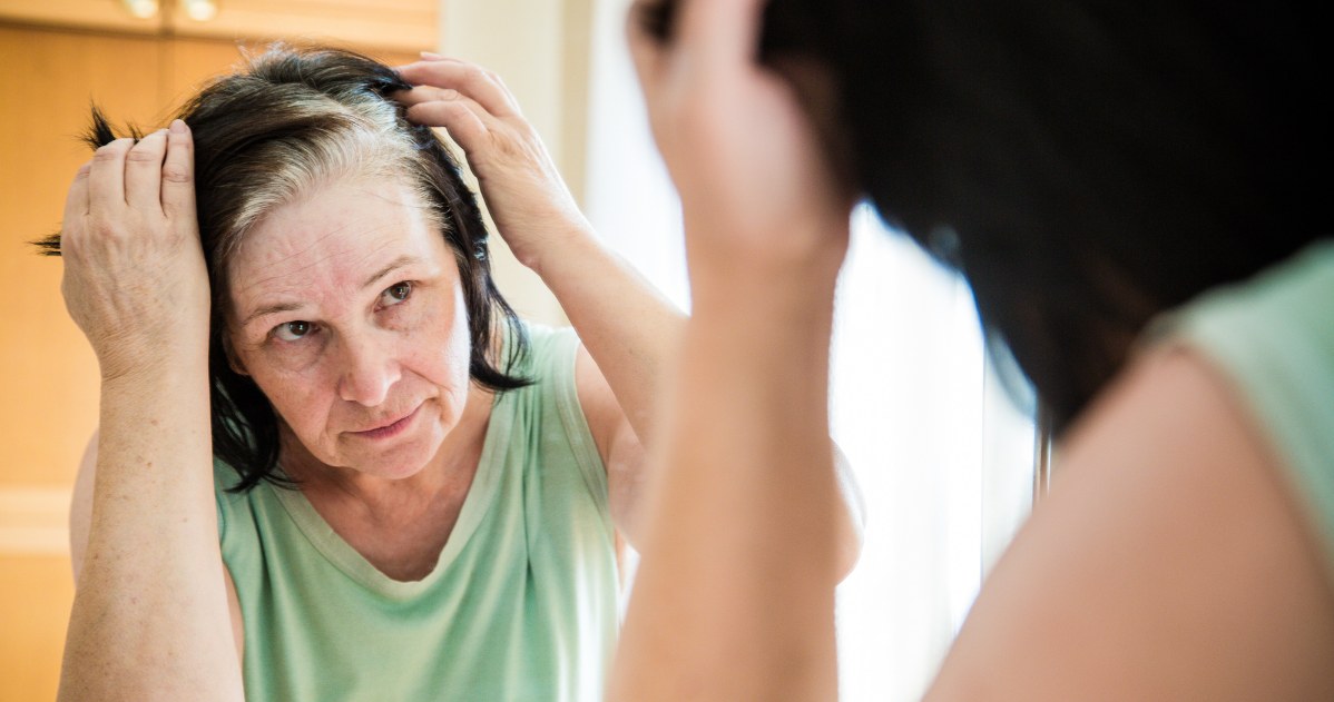 Niektóre oleje wpływają na pigmentację włosa. Jednym z nich jest olej rycynowy /123RF/PICSEL