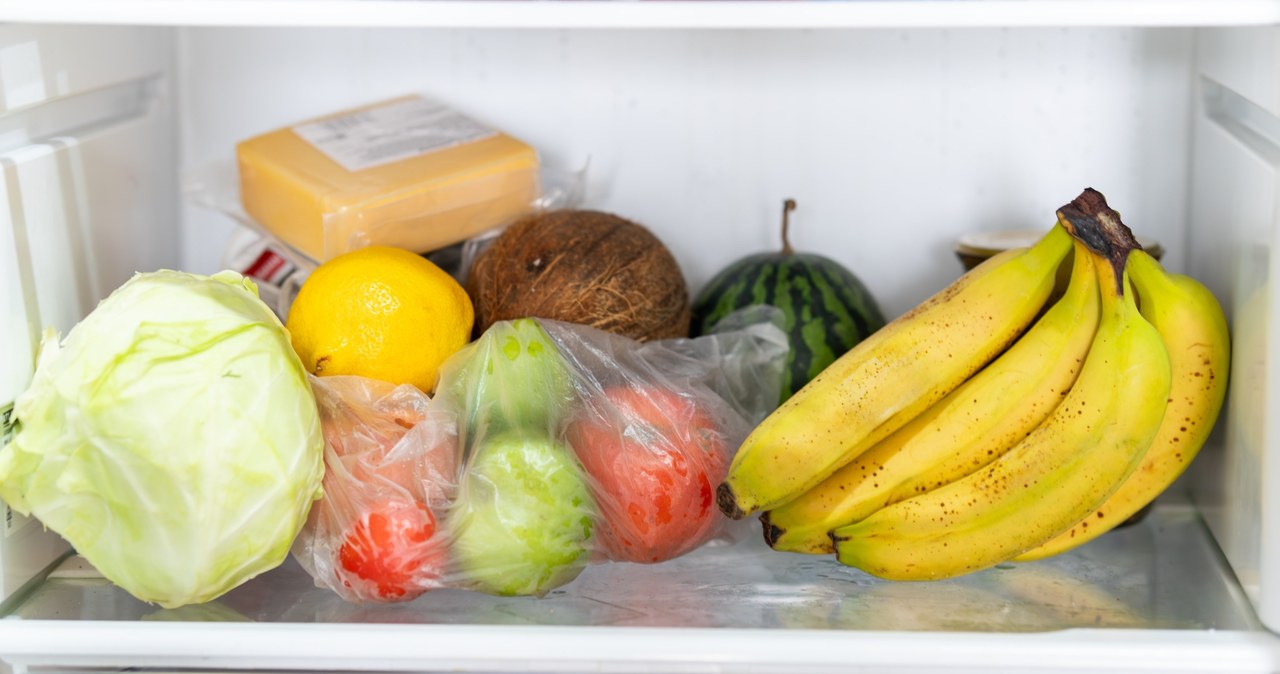 Niektóre owoce w lodówce szybciej się psują /123RF/PICSEL