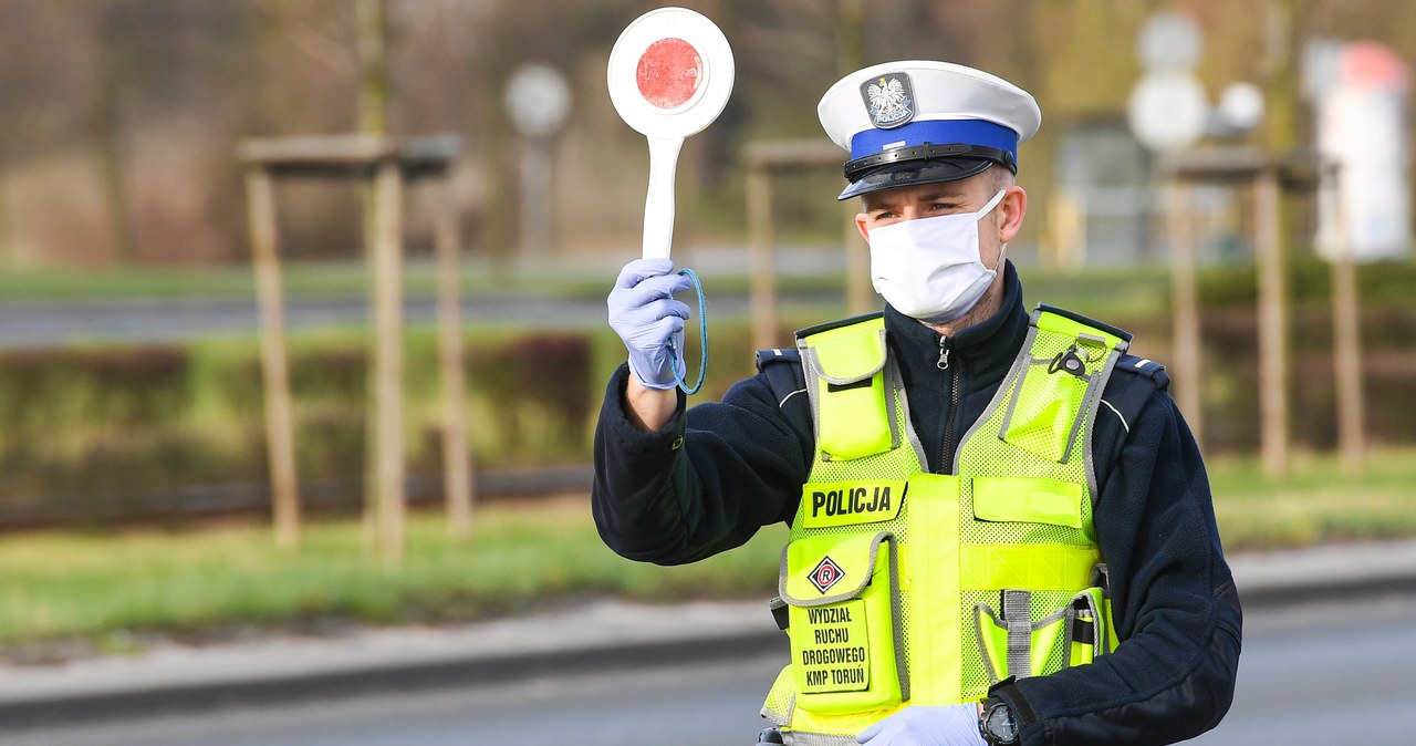 Niektóre z pandemicznych obostrzeń wciąż obowiązują /Paweł Skraba / SE /Getty Images