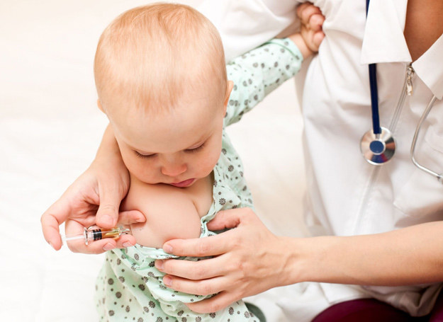 Niektóre z zalecanych szczepionek mogą dodatkowo chronić dziecko. /123RF/PICSEL