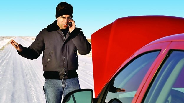 Niektóre zimowe problemy z autem są efektem niewłaściwego stosowania preparatów, które w założeniu mają pomóc kierowcy. /Motor