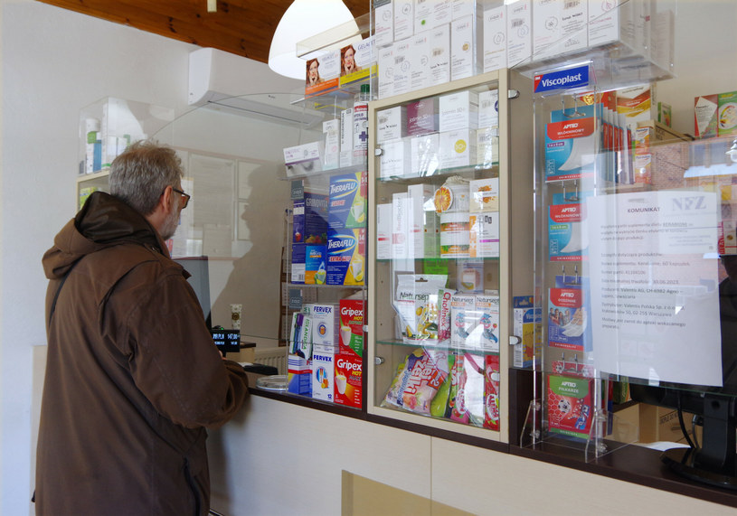 Niektórych leków już brakuje w aptekach, a ceny innych drastycznie wzrosły /Marek Bazak /East News
