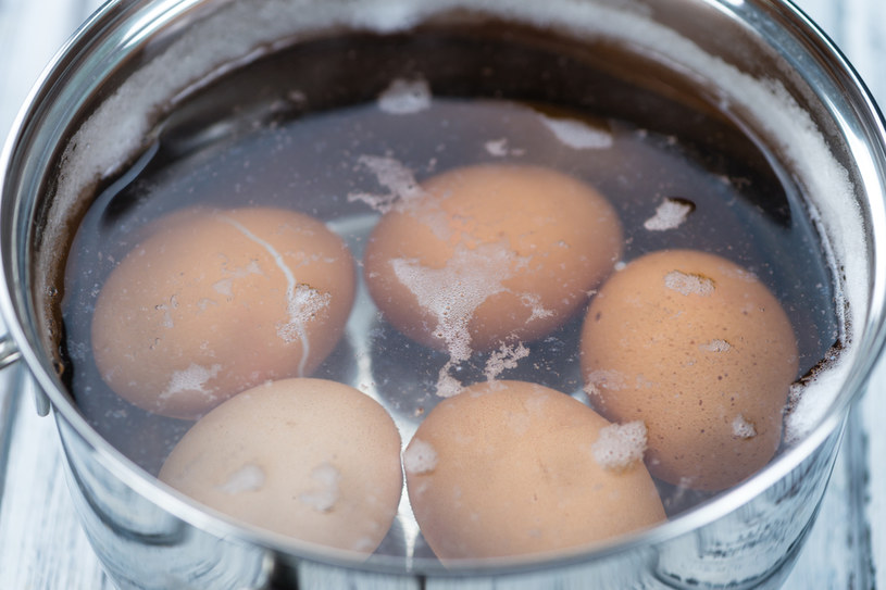 Niektórzy lubią jeść jajka na twardo, inni wolą te ugotowane na miękko. Do której grupy należysz? /123RF/PICSEL