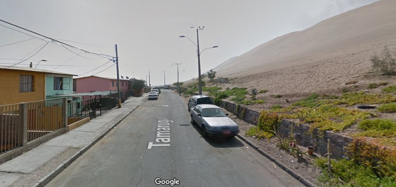 Niektórzy mieszkańcy mają wydmę dosłownie po drugiej stronie ulicy /Google Street View /domena publiczna