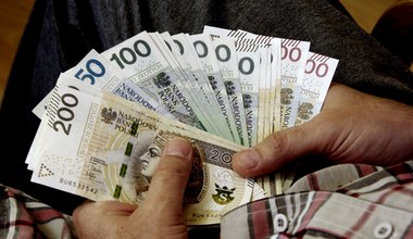 ​Niektórzy seniorzy mogą dostać 6000 zł. Są jednak warunki