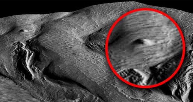 Niektórzy twierdzili, że skała w rejonie Medusae Fossae to statek kosmiczny /Innemedium.pl