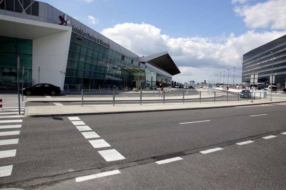 Nielegalne kamery na lotnisku imienia Fryderyka Chopina. Inwigilacja pracowników? /Tomasz Gzell /PAP