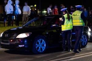 Nielegalne, nocne zloty samochodów /KWP POZNAŃ /Policja