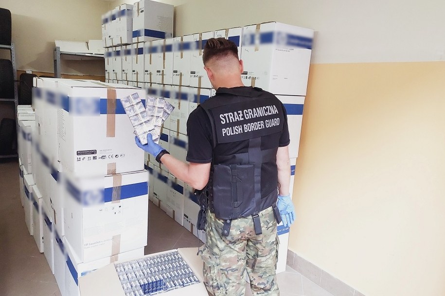 Nielegalne papierosy o wartości blisko 1,2 miliona złotych /Straż Graniczna