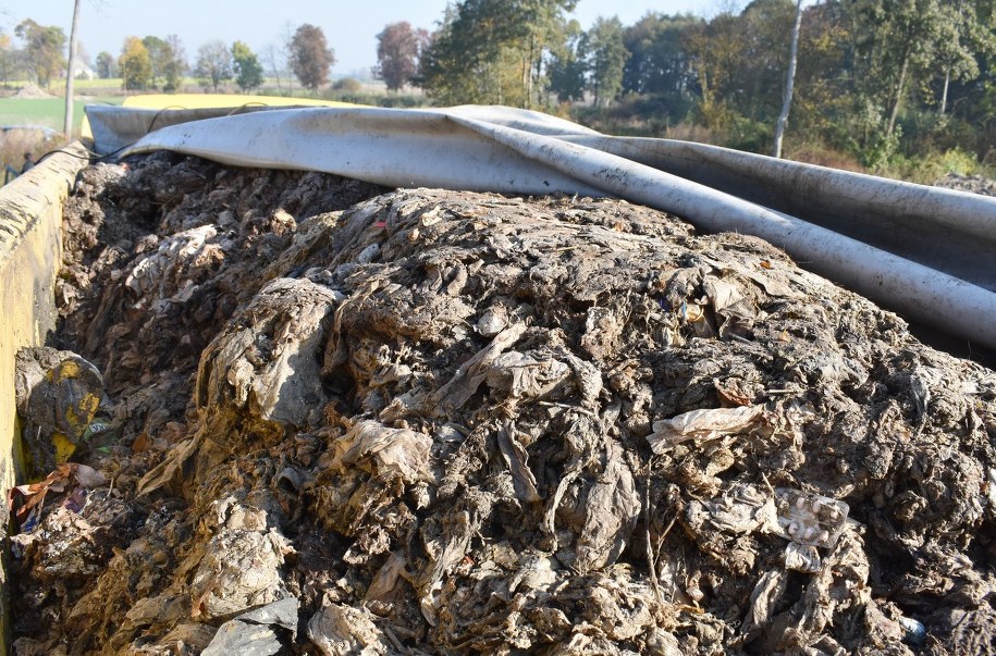 Nielegalne składowisko /Policja