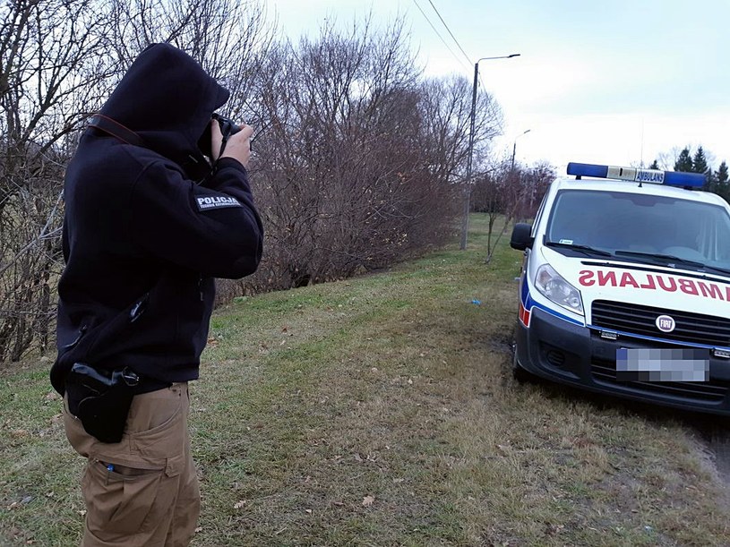 Nielegalni imigranci byli przewożeni fałszywym ambulansem /Policja