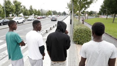 Nielegalni migranci na granicy Hiszpanii i Francji. Co robi policja?