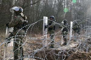 Nielegalni migranci próbowali przekroczyć polską granicę. Interwencja SG
