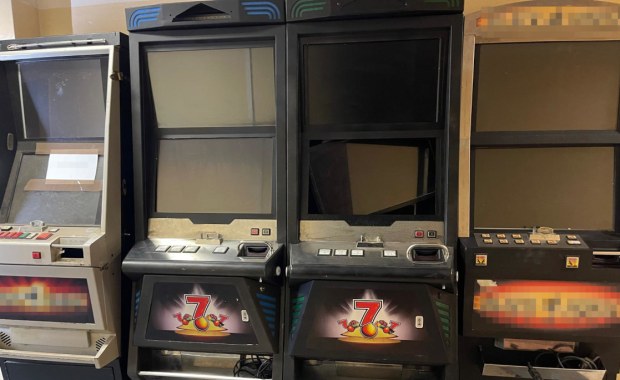 Nielegalny hazard w Warszawie. Dwóch mężczyzn trafiło w ręce policji 