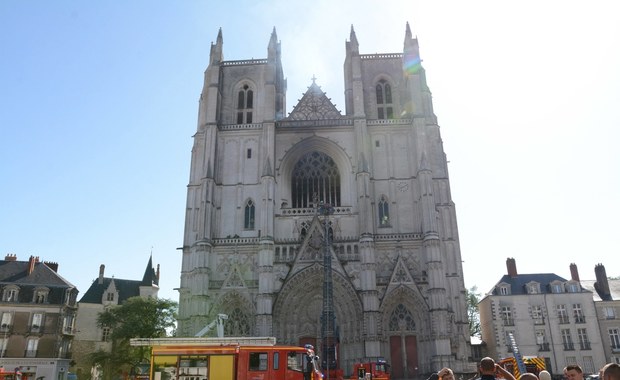 Nielegalny imigrant zamordował księdza. Rok temu podpalił katedrę w Nantes