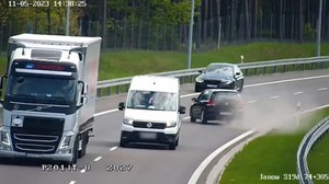 Niemal doprowadził do czołowego zderzenia. Wszystko nagrały kamery