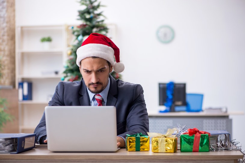 Niemal połowa firm przewiduje premie świąteczne dla pracowników /123RF/PICSEL