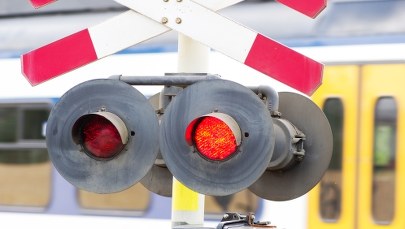 Niemal wpadł pod pociąg. Mężczyzna ukarany wysokim mandatem