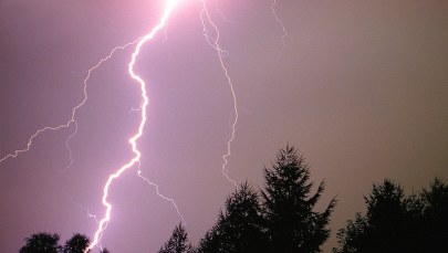 Niemcy: 35 osób rannych po uderzeniu pioruna