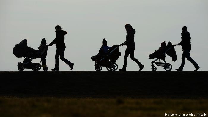 Niemcy chcą uchwalić ustawę o obniżeniu zasiłku na dzieci dla obcokrajowców z UE /Deutsche Welle
