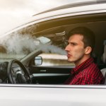 Niemcy chcą zakazać palenia w samochodach. Mandat będzie wysoki