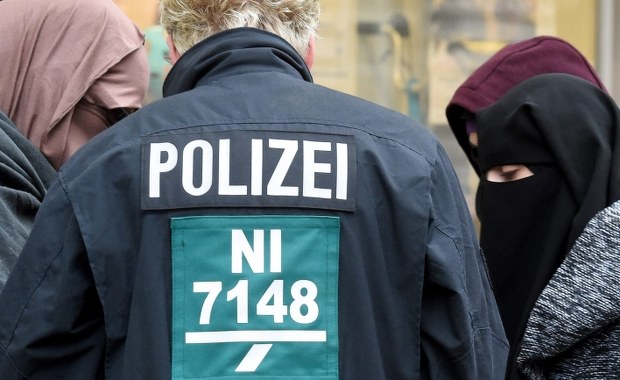 Niemcy czują się coraz mniej bezpiecznie. Na dworcach obawiają się o swoje życie