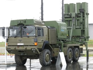 Niemcy dostarczą nowoczesne rakiety IRIS-T na Ukrainę. Co to za broń?
