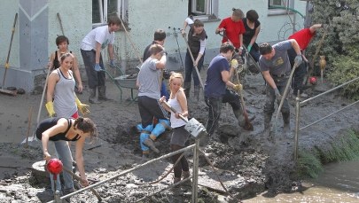 Niemcy: Ewakuacja 10 tys. osób w Bitterfeld, Halle przygotowuje worki z piaskiem