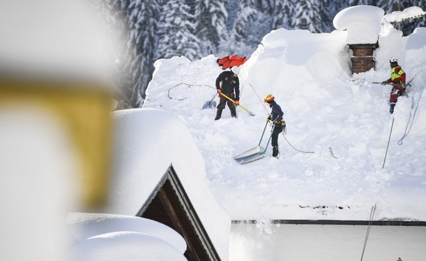 Niemcy i Austria: Śnieżyce, ludzie uwięzieni w samochodach i zamknięte trasy narciarskie