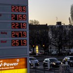 Niemcy idą śladem Polski i obniżają podatki na paliwa