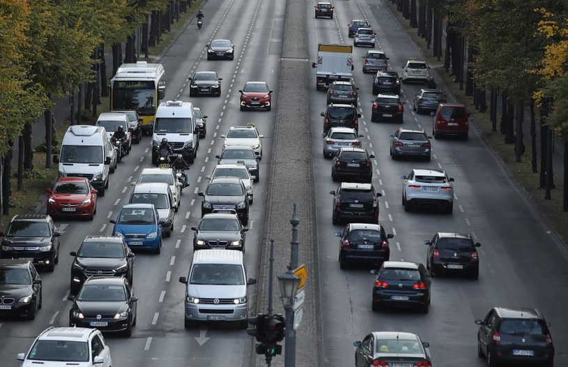Niemcy jeżdżą coraz starszymi samochodami /Getty Images