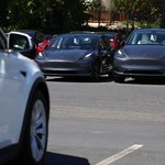 Niemcy: Kierowca Tesli spał za kierownicą, jadąc 110 km/h