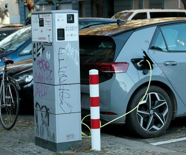 Niemcy likwidują program dopłat do samochodów elektrycznych