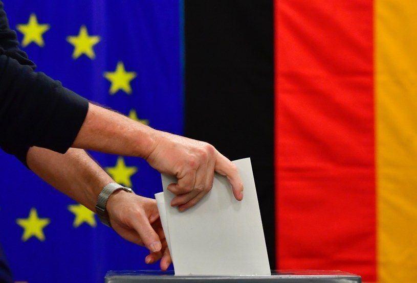 Niemcy mają do wyboru aż 42 partie /TOBIAS SCHWARZ /AFP