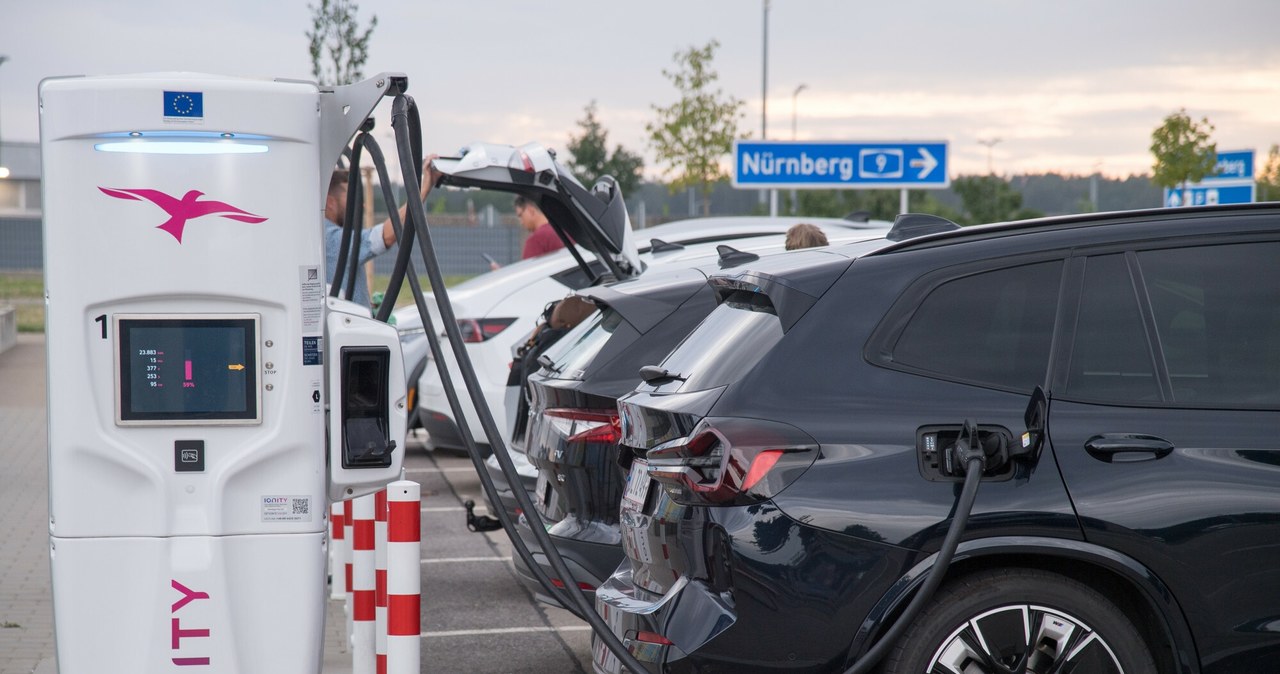 Niemcy mają problem. Pogłębia się kryzys samochodów elektrycznych /WOJCIECH STROZYK/REPORTER/WOJCIECH STROZYK/REPORTER /East News